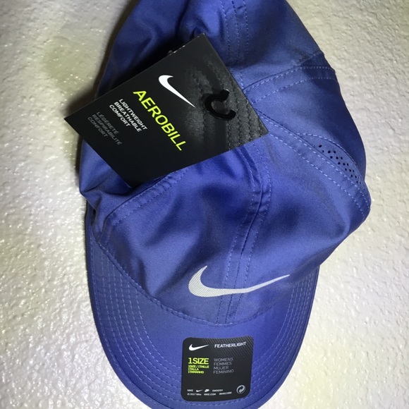 Nike Accessories - Nike featherlight